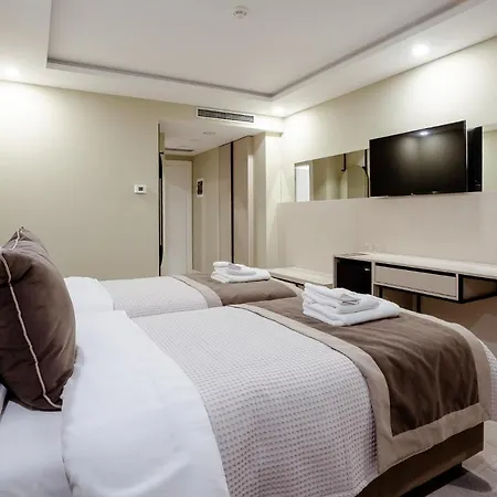 Royal East Mjull-Bathore