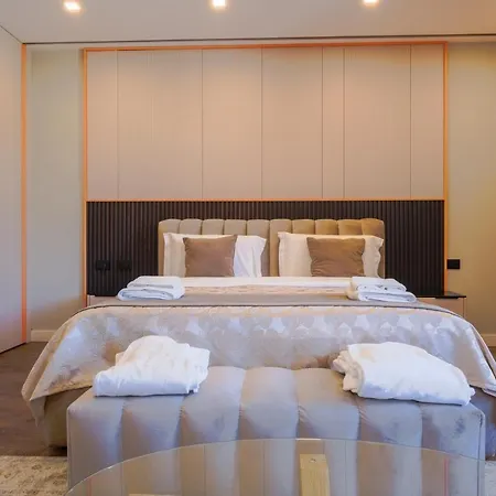 Отель Royal East