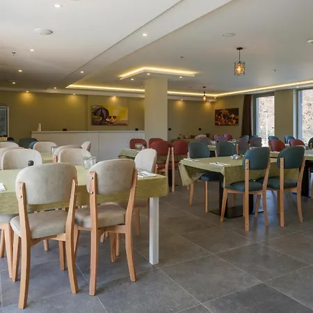 Royal East Hotel 4*