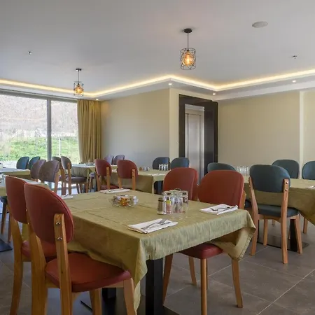 מלון Royal East 4*