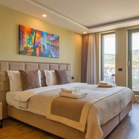 Отель Royal East 4*