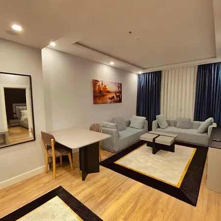 Royal East Отель