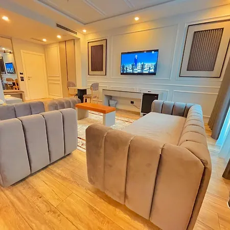 Royal East Mjull-Bathore