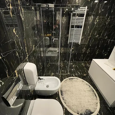 Royal East Отель