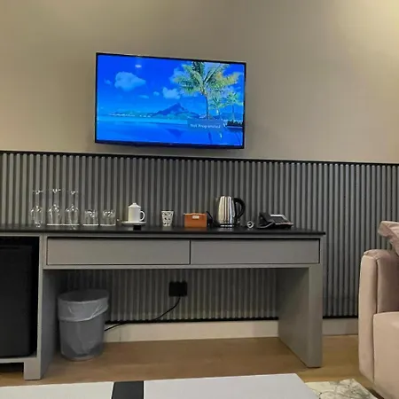 מלון Royal East 4*