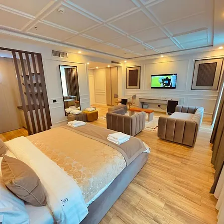Royal East 4*