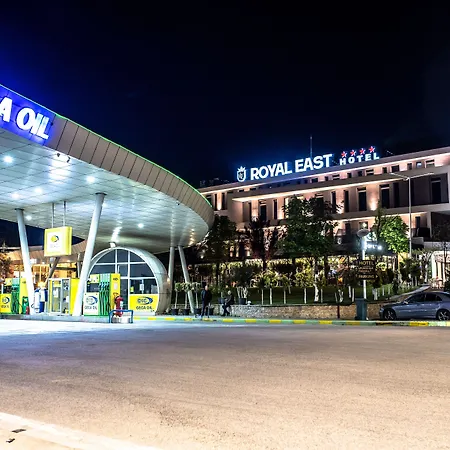 Royal East מלון