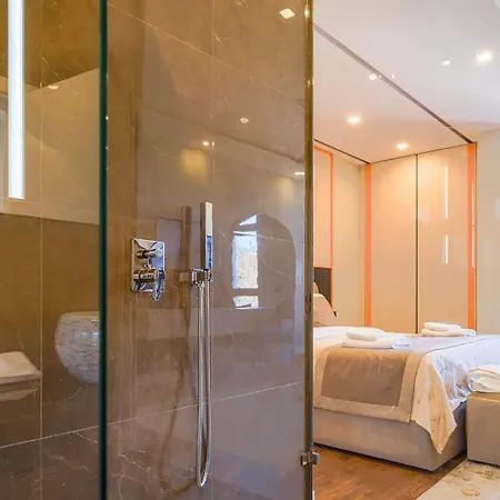 Royal East Mjull-Bathore