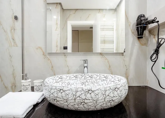 Royal East Mjull-Bethore