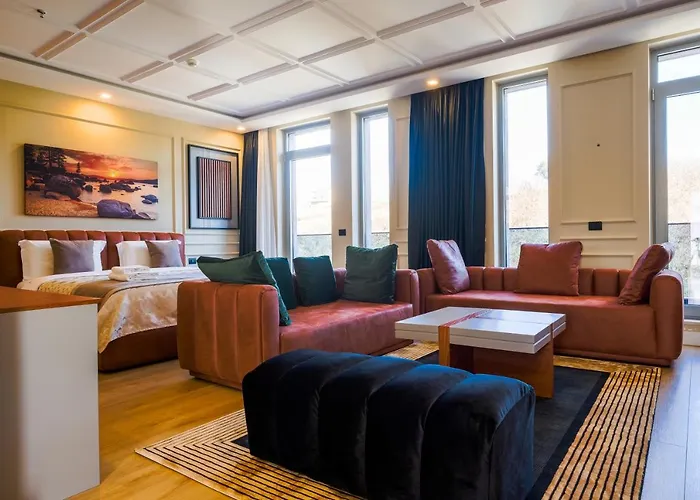 Royal East Mjull-Bathore