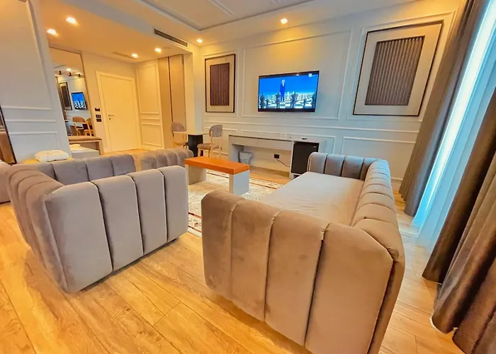 Royal East Mjull-Bethore