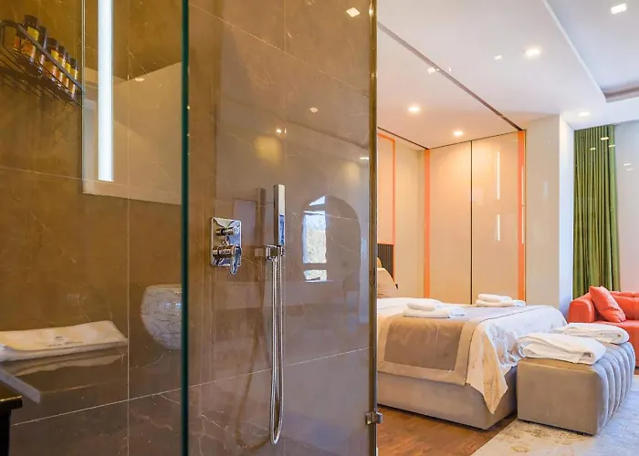 Royal East Mjull-Bethore