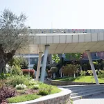 Royal East Hotel 4*