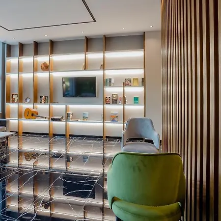 Royal East Hotel 4*