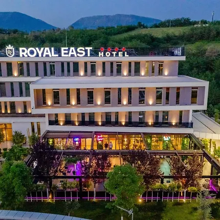 호텔 Royal East 4*