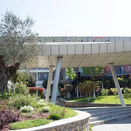 Royal East Hotel 4*