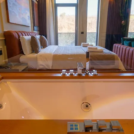 Royal East 호텔 4*