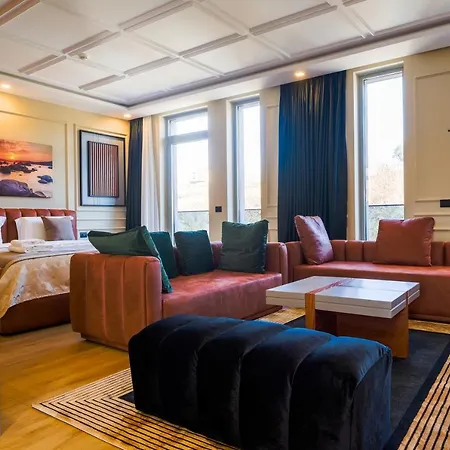 Royal East Mjull-Bethore