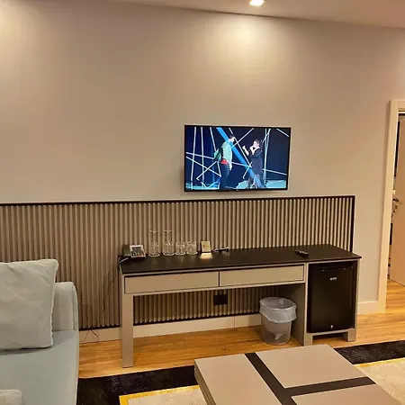 Royal East 4* 티라나