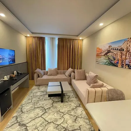 Royal East 호텔 4*