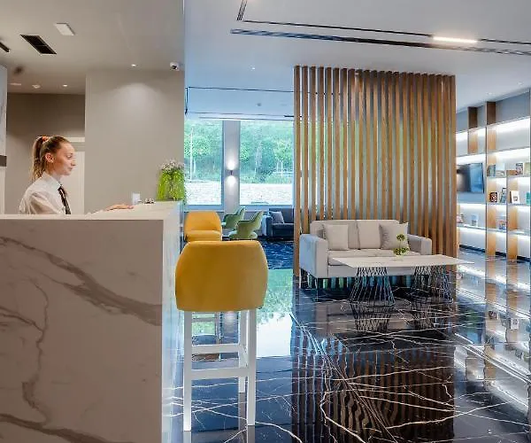 Royal East Mjull-Bethore