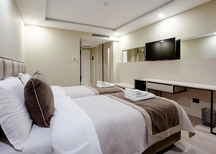 Royal East Mjull-Bathore